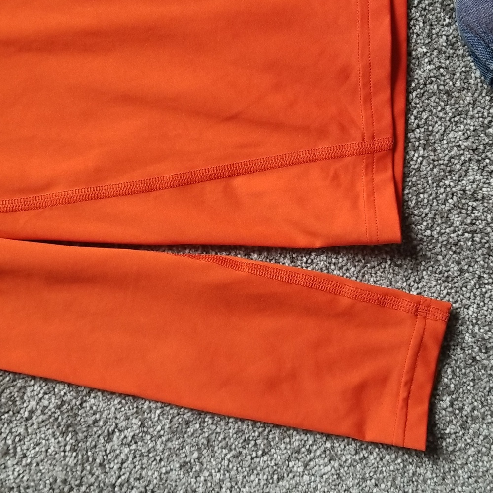 UNDER ARMOUR BASE LAYER - Picture 4 of 7